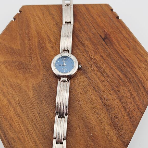 Fossil Sterling Silver Women's Round Dial Watch Sophisticated Minimalist SV-5014 - Picture 4 of 8